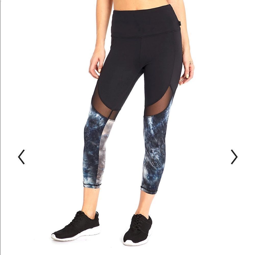 ✨ Women's Marika Mesh Insert Print Leggings✨